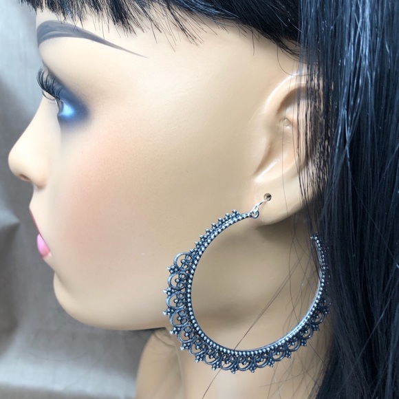 🌼 Large Filigree Lace Hoop Earrings - Picture 3 of 3